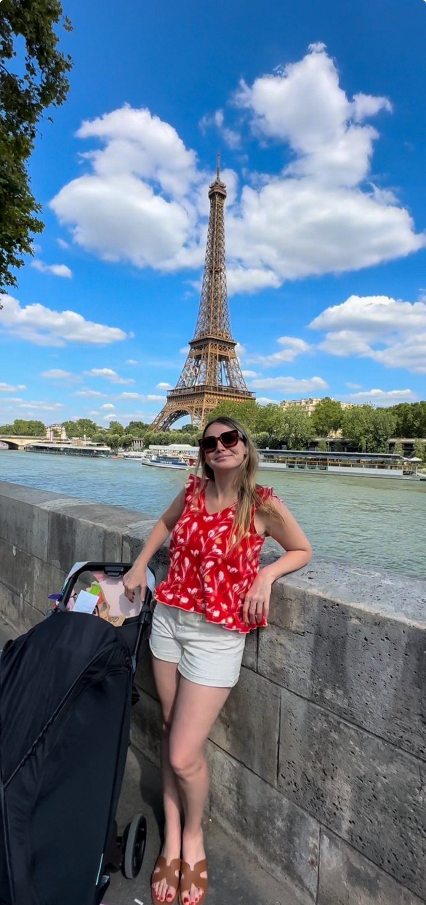 A family travelling with CoziGo